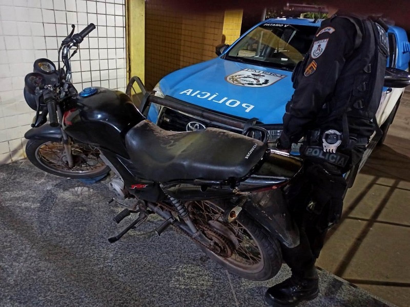PM apreende motocicleta em SJB