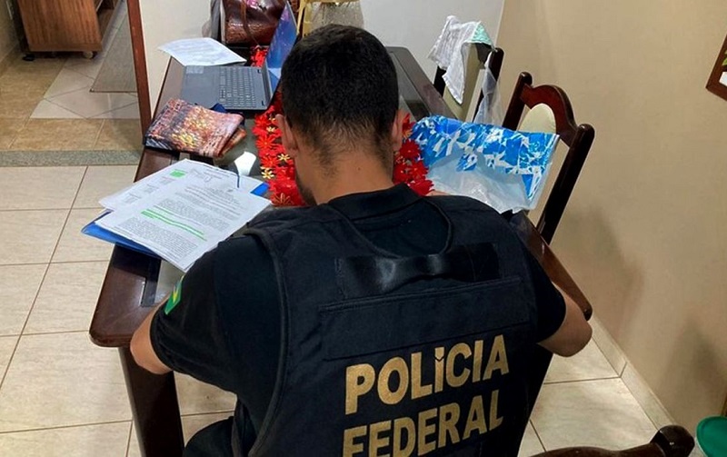 Mulher suspeita de participar de atos antidemocráticos se entrega à PF em Campos