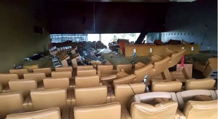 Vídeos – Planalto e STF têm vidros e móveis depredados