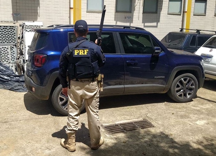 PRF recupera carro roubado na BR 356
