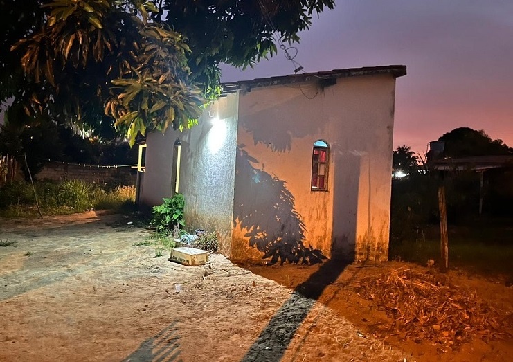 Jovem é assassinado a tiros dentro de casa em SFI
