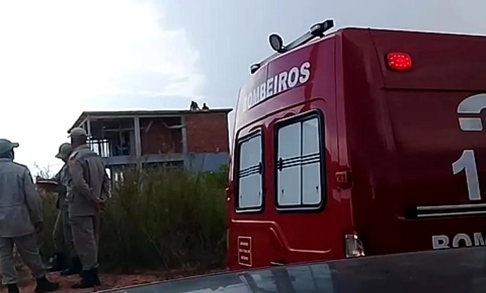 Homem morre após ser atingido por raio em Saquarema