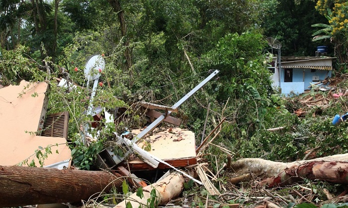 Vídeos – Sobe para 54 número de mortos após chuvas no litoral norte paulista