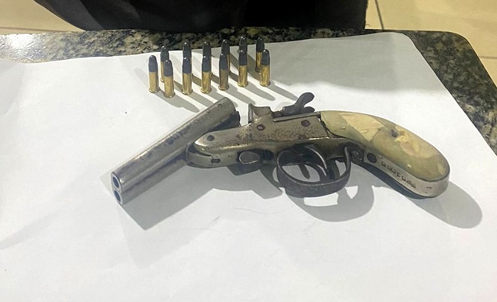 Homem preso com arma de fogo em SJB