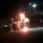 Vídeos - Poste de energia elétrica pega fogo no Centro de SJB