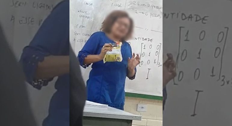 Vídeo – Aluno dá esponja de aço para professora negra no DF