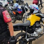 Vídeo - Perseguição policial termina com motociclista preso em SJB