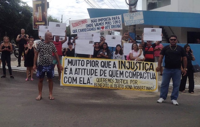 Vídeo – Familiares e amigos de Benedito Sena pedem justiça durante manifestação em Atafona