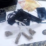 Jovem preso com réplica de pistola e droga em São João da Barra