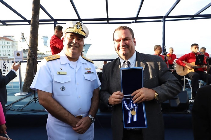 Presidente da Câmara de São João da Barra recebe a Medalha Amigo da Marinha