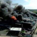 VÍDEO: Incêndio de grandes proporções atinge fábrica da Cacau Show em Linhares/ES