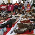 Ato na praia de Copacabana pede fim da violência contra as mulheres