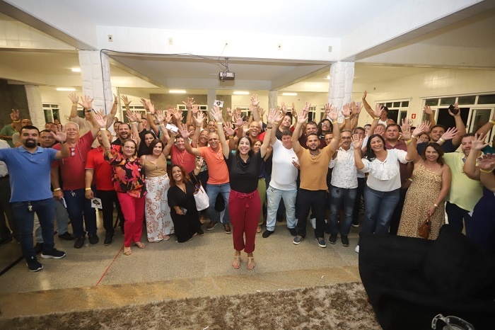 Carla Caputi e Carla Machado reúnem grupo político em SJB