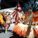 Vídeos - Congos abre os desfiles das escolas de samba com muito luxo e animação