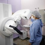 Sesc Grussaí recebe unidade móvel para exames gratuitos de mamografia e preventivo