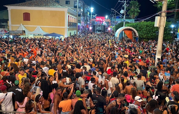 Vídeos – Kebretes e Tilangos, TôKiTô, Rubro-Negro e outros blocos agitam a segunda-feira de carnaval em SJB