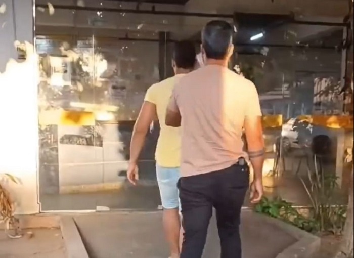 Vídeo – Homem é preso após agredir com um soco sua companheira dentro de shopping em Campos