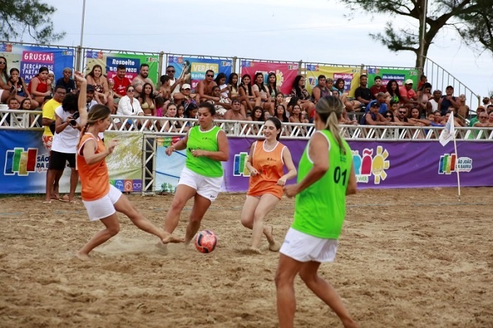 VídeoS – Beach soccer com atrizes globais lota Arena Esportiva de Grussaí