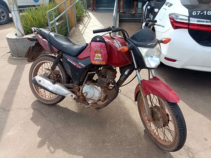 Motocicleta é apreendida em SJB