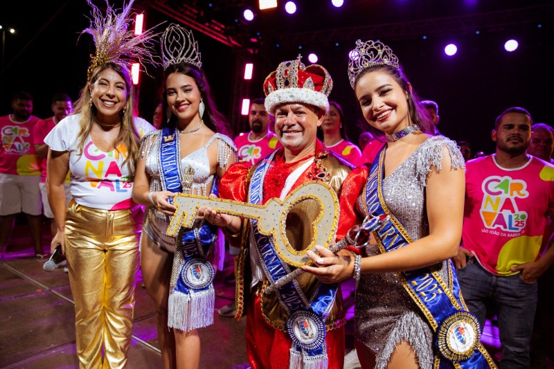 Vídeos – Abertura do melhor Carnaval do interior do estado do RJ – Confira programação completa!