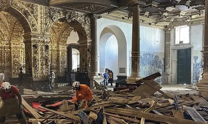 Vídeos – Desabamento de teto de igreja histórica causa morte de jovem na Bahia