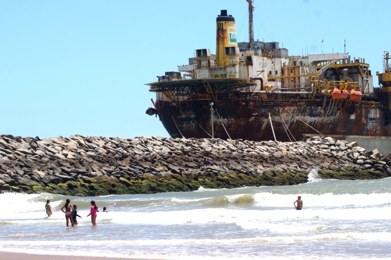 Homem é socorrido após sofrer afogamento em praia de SJB
