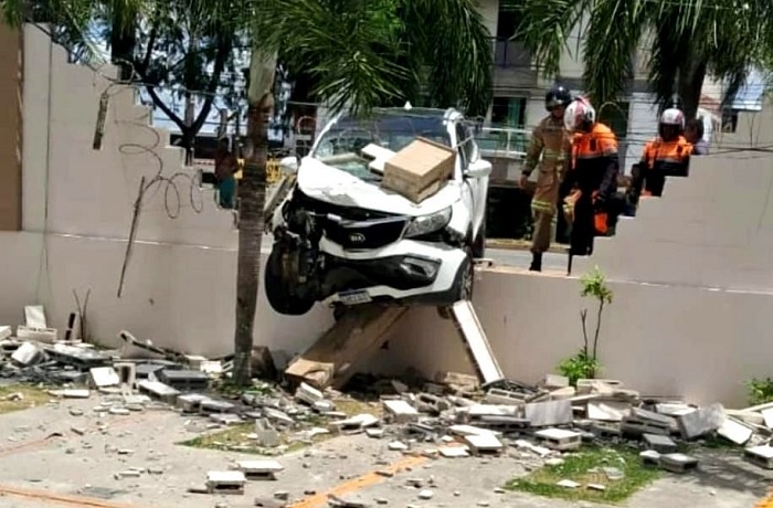 Acidente deixa mulher ferida em Campos