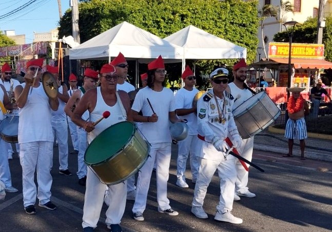 Banda Maluca alegra tarde de domingo no carnaval em SJB