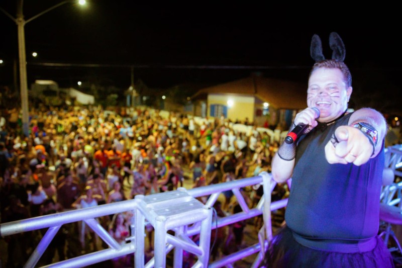Bloco Borracha Fraca arrasta multidão em Atafona