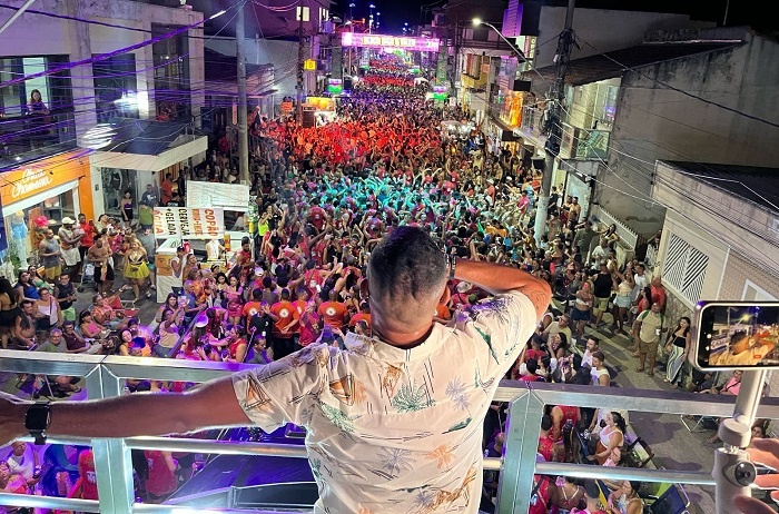 Vídeos – Bloco Diga Q Valeu arrasta multidão no Carnaval de SJB