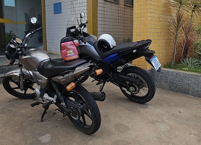 Proeis apreende motocicleta e casal é detido com droga em SJB