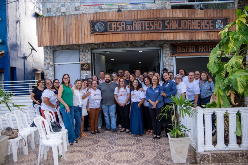 Entrega de carteiras marca nova etapa para artesãos de SJB
