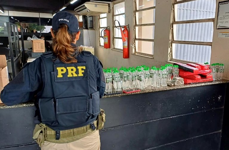 Mulheres são presas por tráfico de drogas na BR 101 em Campos dos Goytacazes