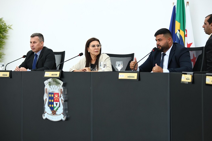 Legislativo requer: exames para detectar casos de cinomose canina e implantação de programa de Internet wi-fi gratuita nas praças de SJB