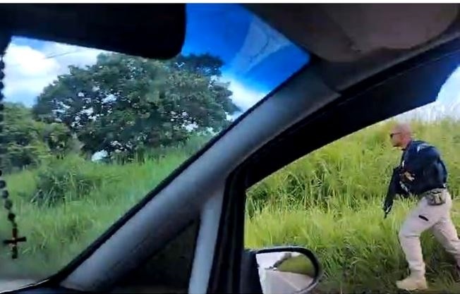 Vídeo – Perseguição policial da PRF na BR 356 termina com carro apreendido em SJB