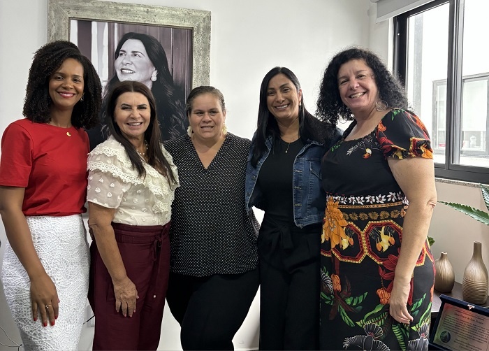 Presidenta da Câmara recebe representantes da sociedade civil e debate propostas para mulheres