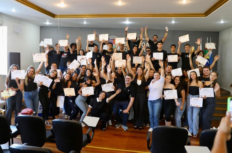 Vídeo – Jovens capacitados pela Casa da Juventude de SJB recebem certificados