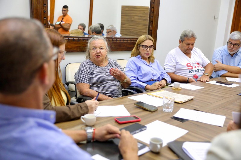 Encontro na Prefeitura reforça diálogo com a sociedade sobre a erosão costeira em SJB