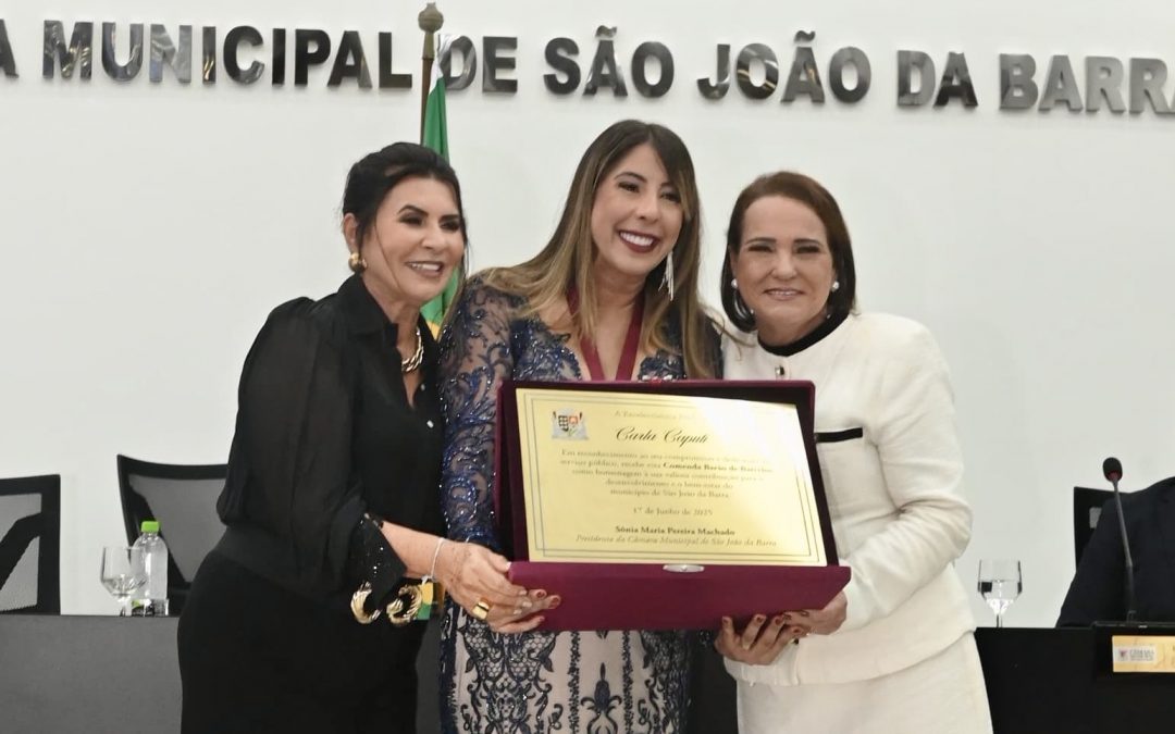 Vídeos – Carla Caputi recebe a Medalha Barão de Barcelos, maior honraria da Câmara de SJB
