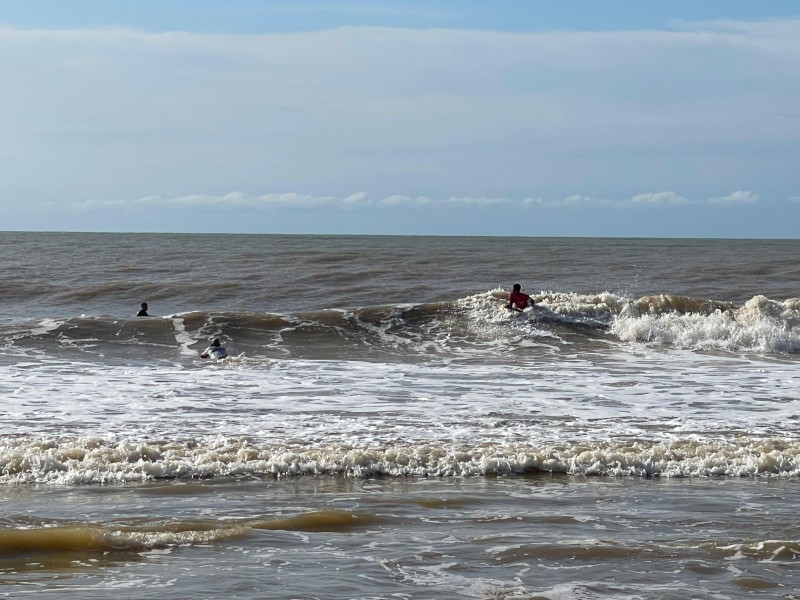 Etapa de Bodyboarder movimenta a praia de Atafona