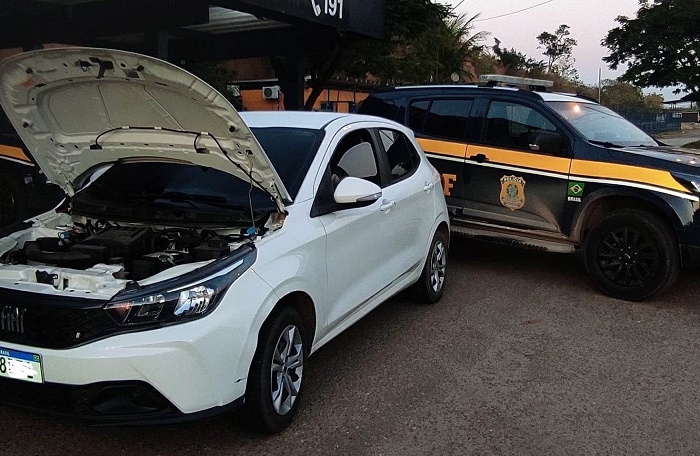 PRF recupera carro roubado e prende homem por receptação na BR-101, em Campos dos Goytacazes