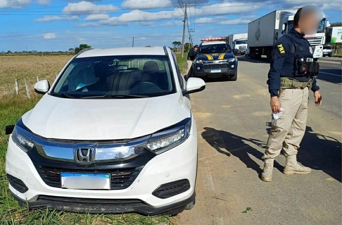 PRF recupera veículo roubado após perseguição na BR-101, em Campos dos Goytacazes