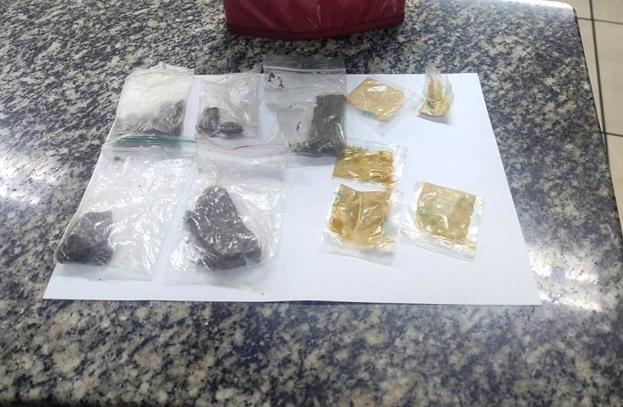 PM apreende drogas em ponto de tráfico no Açu; suspeitos fugiram ao avistar viatura