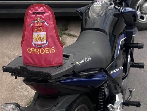 Motocicleta com sinais adulterados é apreendida após direção perigosa em Grussaí