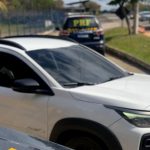 Carro roubado no Rio é recuperado pela PRF na BR-101, em Campos dos Goytacazes prf