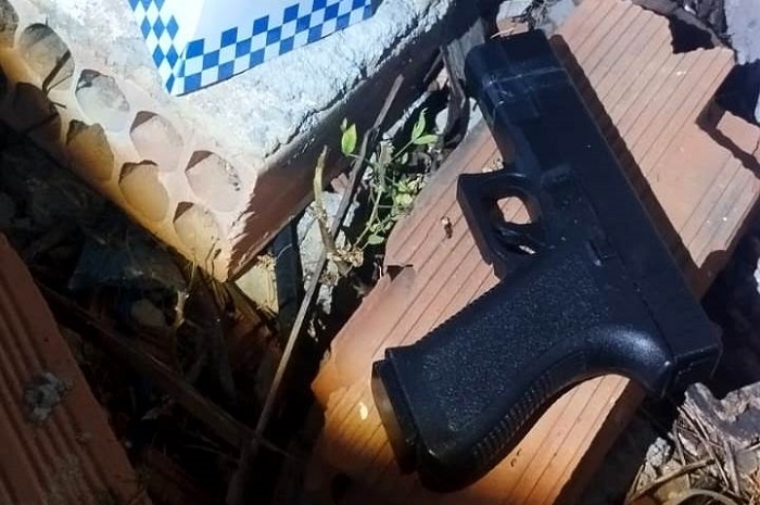 Polícia Militar encontra réplica de pistola em área em São João da Barra