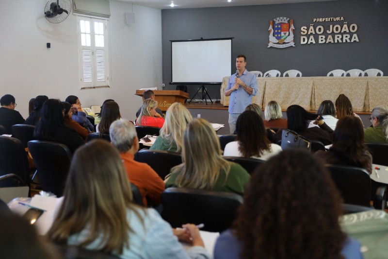 Educação realiza reunião com gestores para avaliação e planejamento em SJB