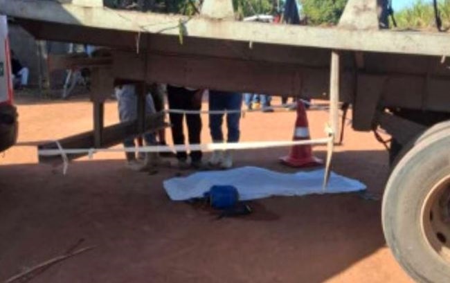 Jovem morre em acidente entre moto e caminhão em São Francisco de Itabapoana