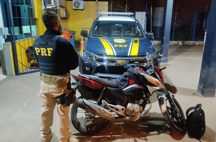 Motocicleta furtada em Cabo Frio é recuperada pela PRF em Campos dos Goytacazes