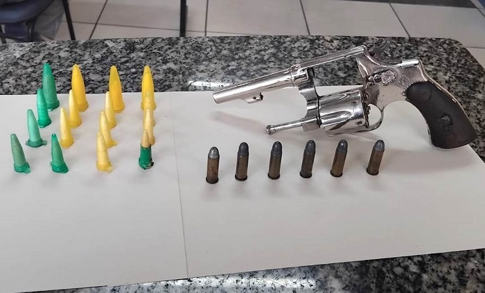 PM apreende revólver, munições e droga em São João da Barra